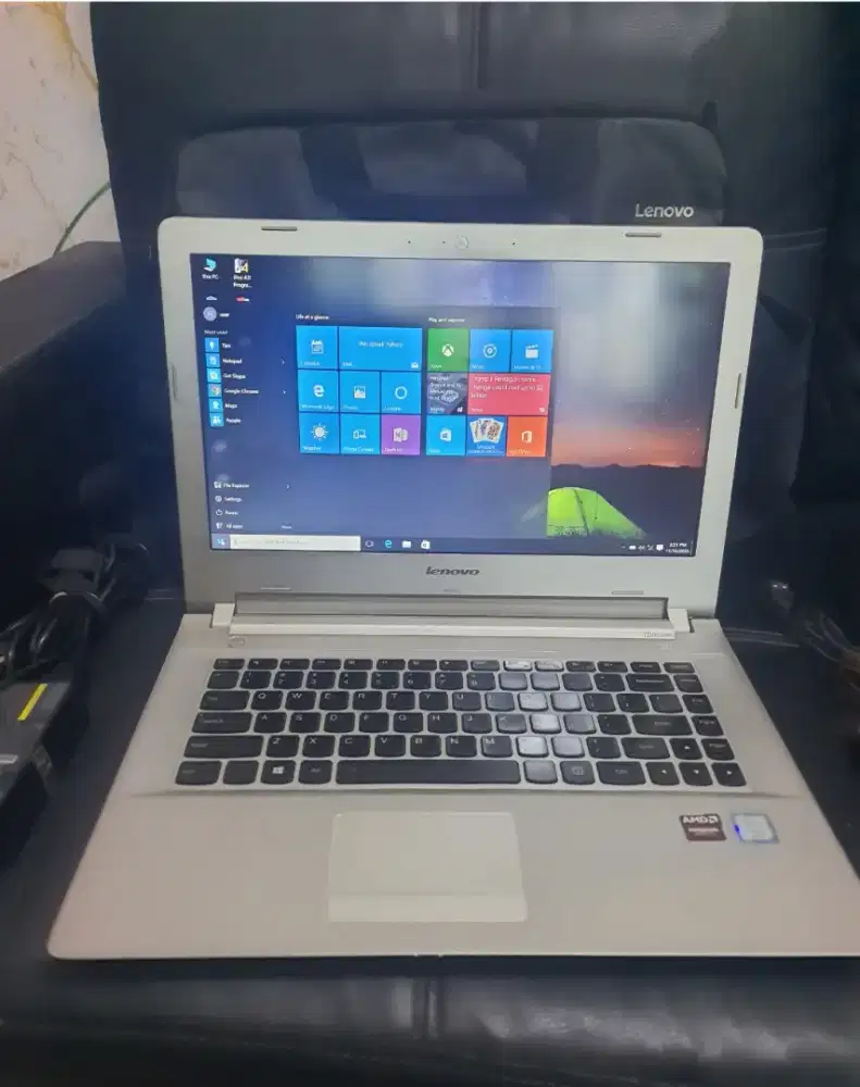 Dijual Laptop Lenovo Ram 16 Gb. CORE i7. SSD 256 GB. Normal.