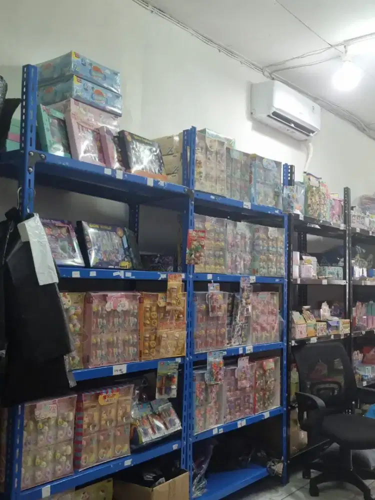 Di butuhkan Penjaga/karyawan toko