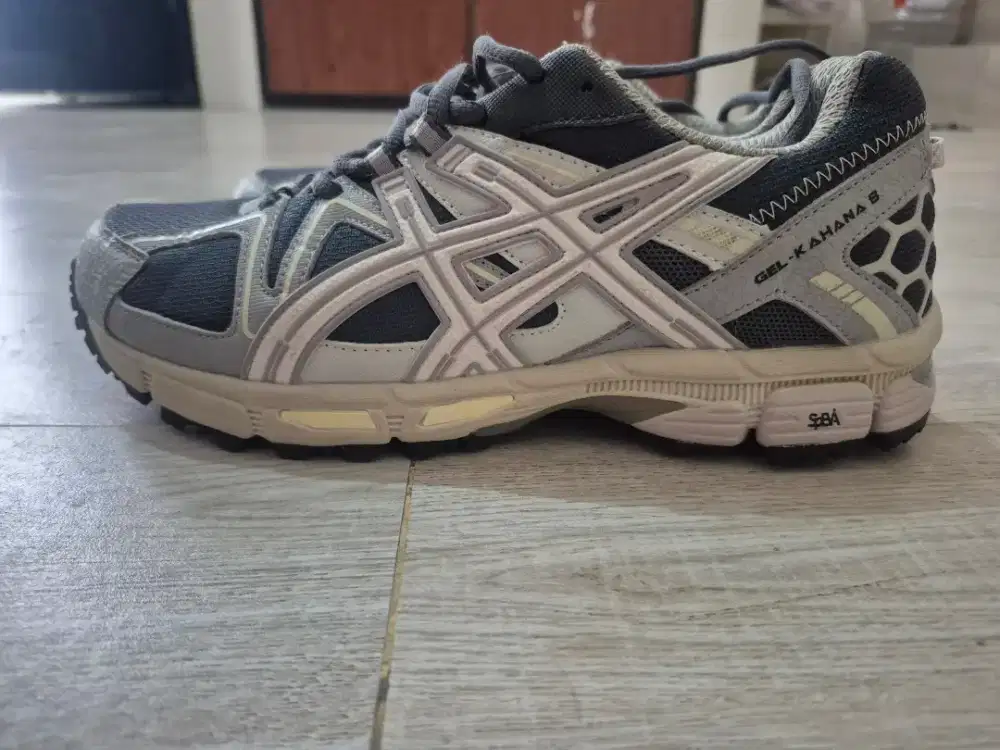 Sepatu Asics Kahana 8