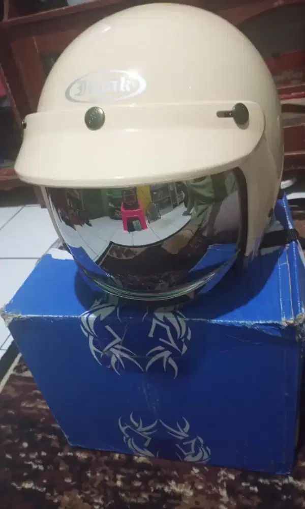 Helm injak Bogo warna cream mulusss