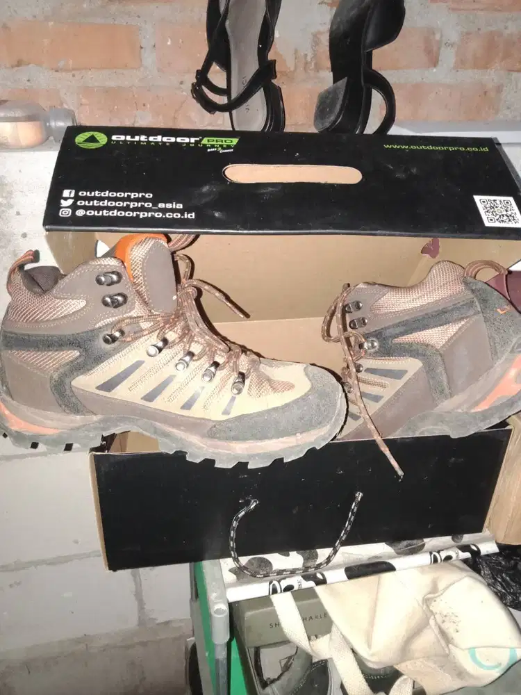 Sepatu gudung Outdoor pro
