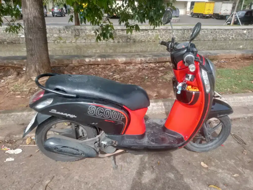 Scoopy 2013 hitam merah