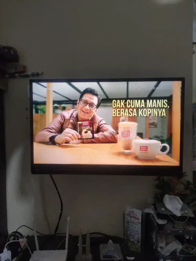 Led sharp 32 inch analog tv