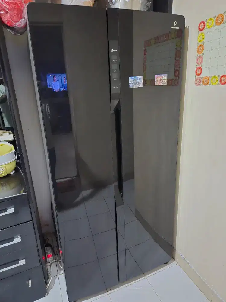 Kulkas Polytron 2 pintu model lemari Jual cepat BU murah nego