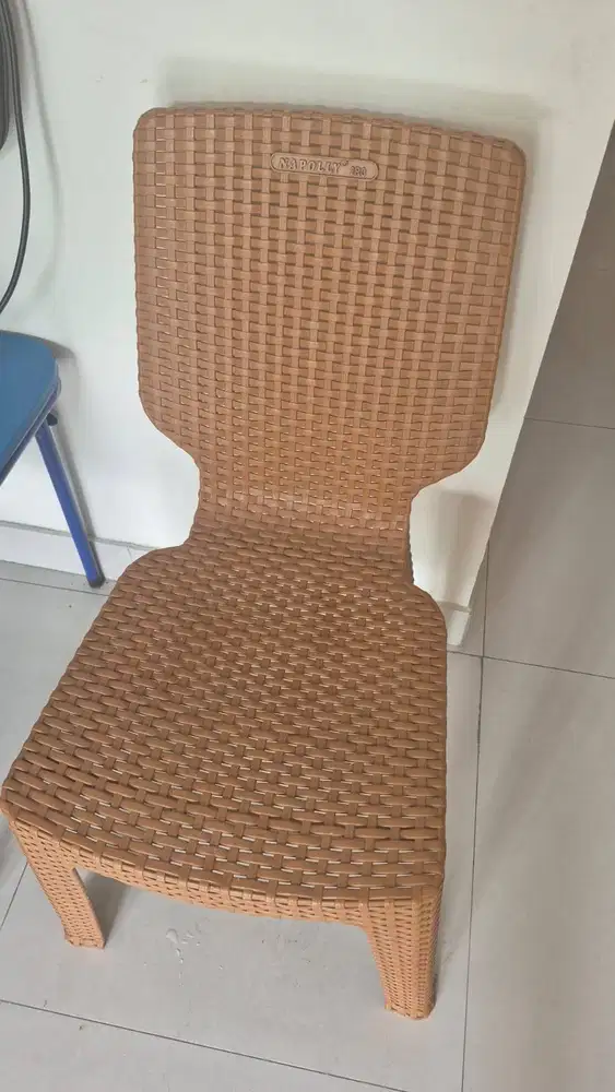 Dijual: Kursi Plastik Napoleon Motif Anyaman – Warna Coklat (3 Unit)