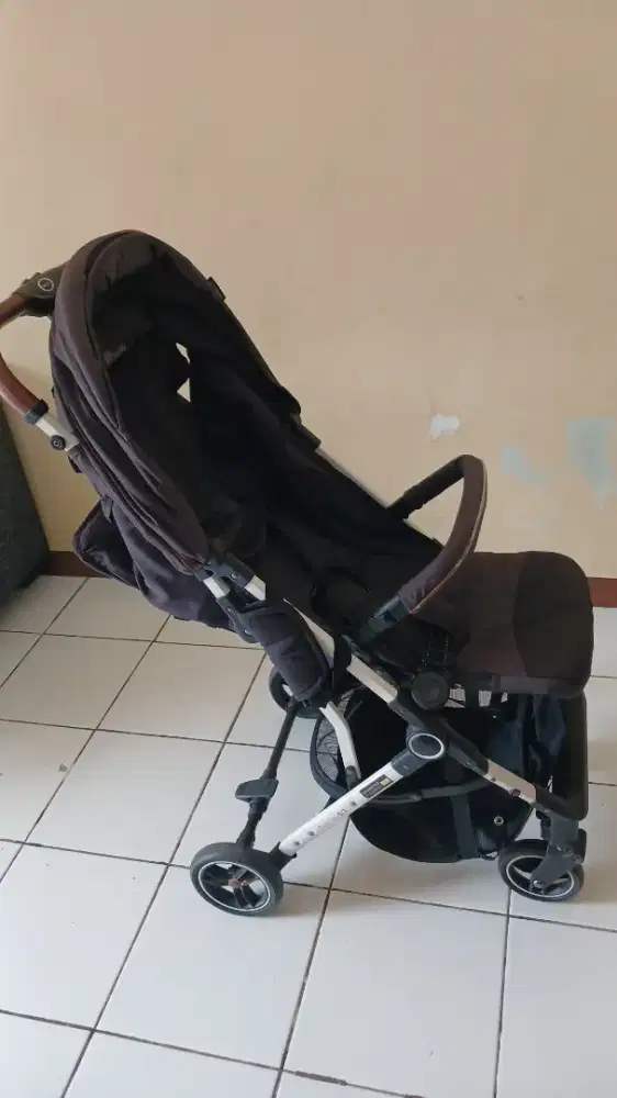 Dijual stroler merk babyelle