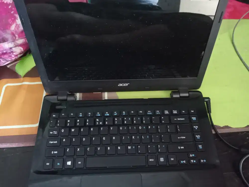 Laptop acer, masih bening