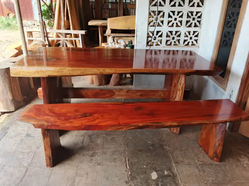 Meja makan antik teras