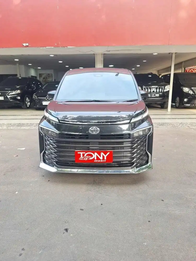 Toyota New Voxy AT DP 30jt Saja 2022 Hitam