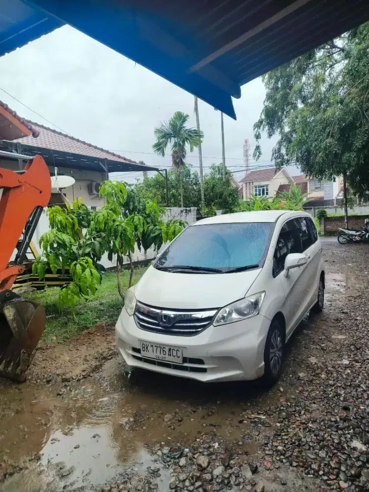 Honda freed 2012 lengkap no minus siap tempur