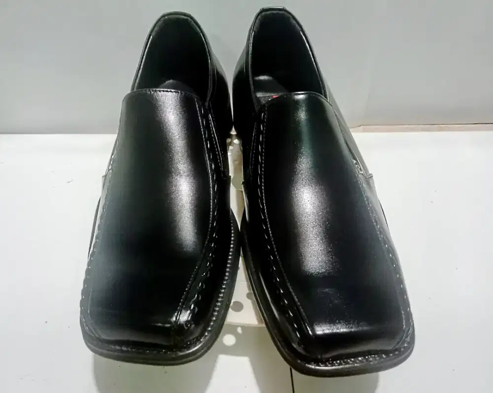Shopee COD - Sepatu Pria Kulit Keren Import Original