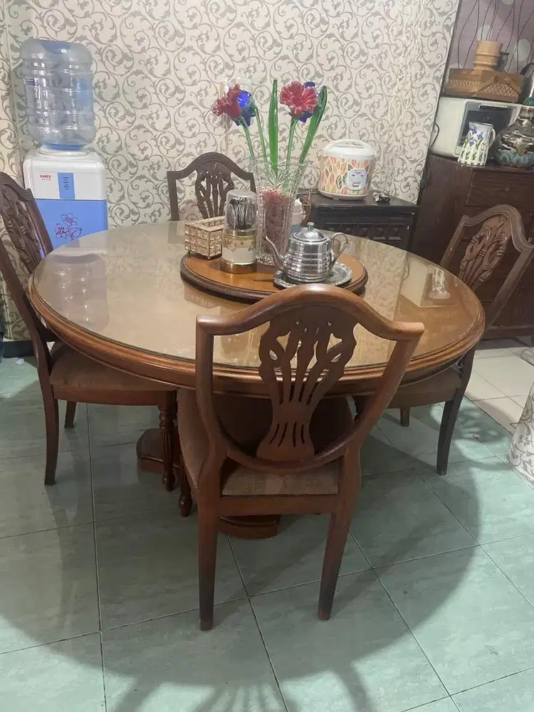 Set meja makan antik ada kaca
