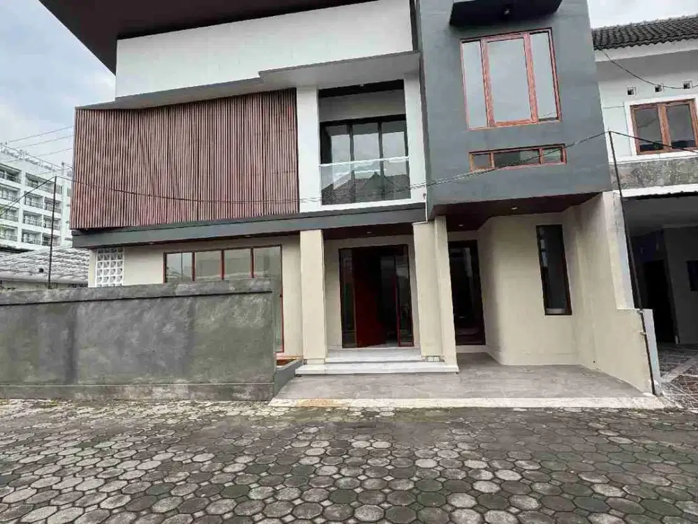 Rumah Mewah Di Perumahan Seturan