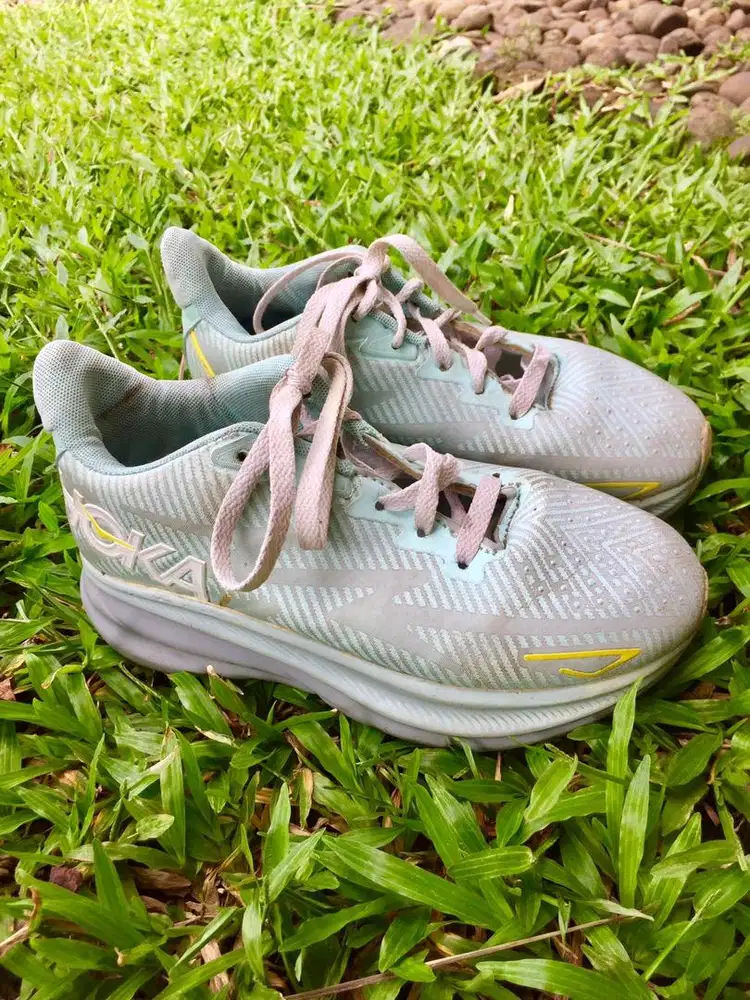 sepatu HOKA one carbon clifton 9