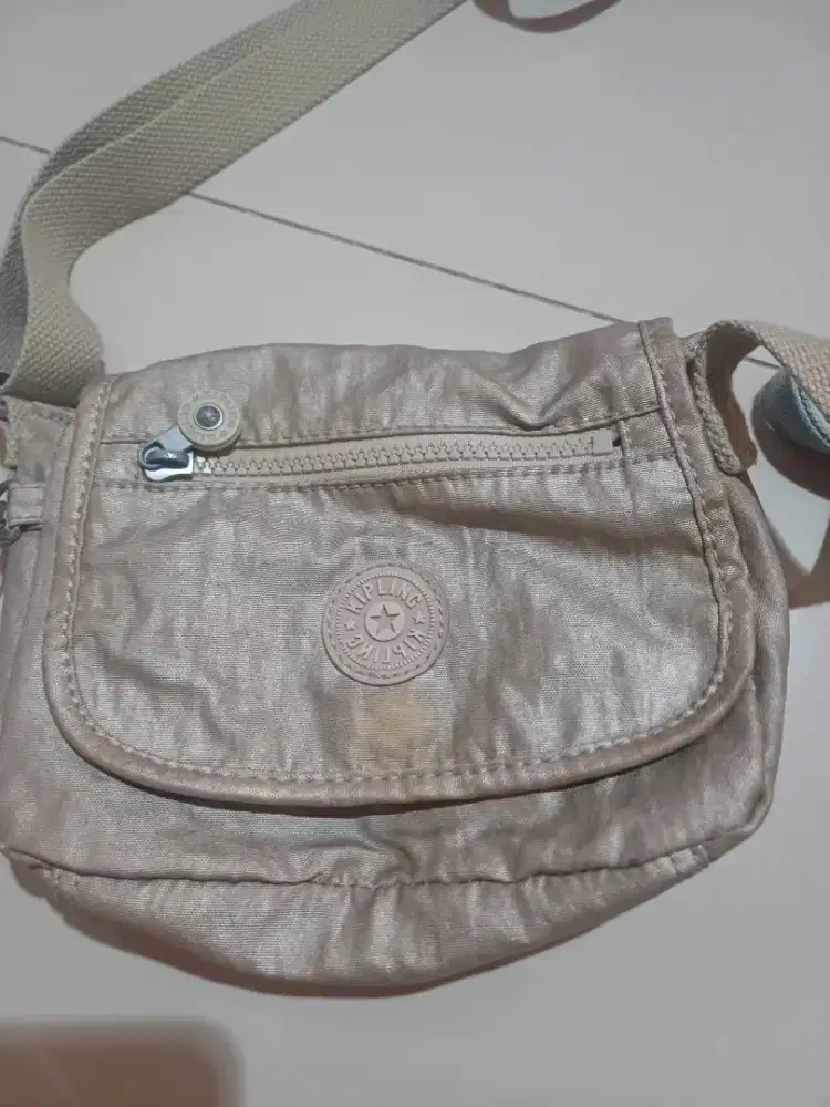 Tas second merek kipling