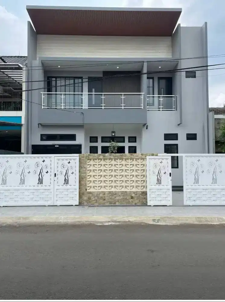 RUMAH BARU MEWAH ADA KOLAM RENANG LOKASI STRATEGIS BSD GRIYALOKA