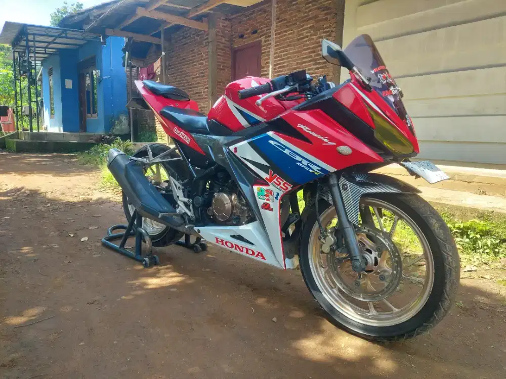 HONDA CBR 150R 2018