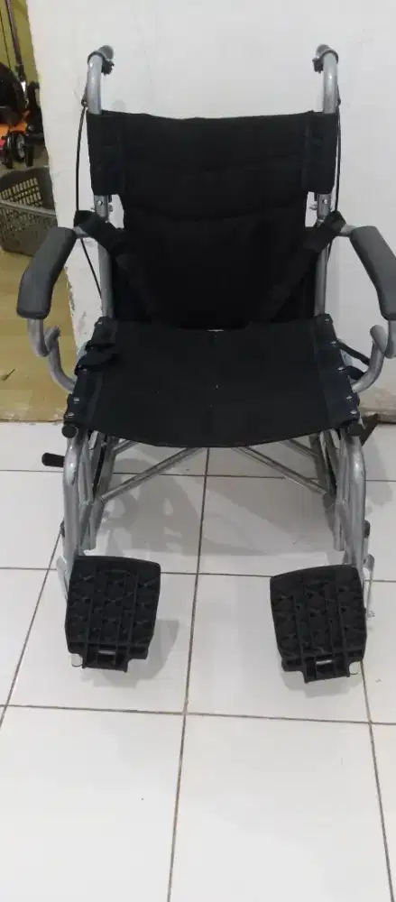 Kursi Roda bisa dilipat