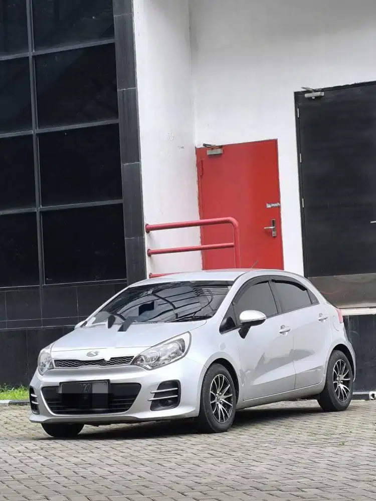 LOW KM // NEW KIA RIO HB 1.5 AT 2016 NIK 2015 FACELIFT