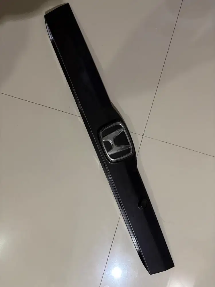 Garnishlips bagasi honda jazz ge 8 mmc