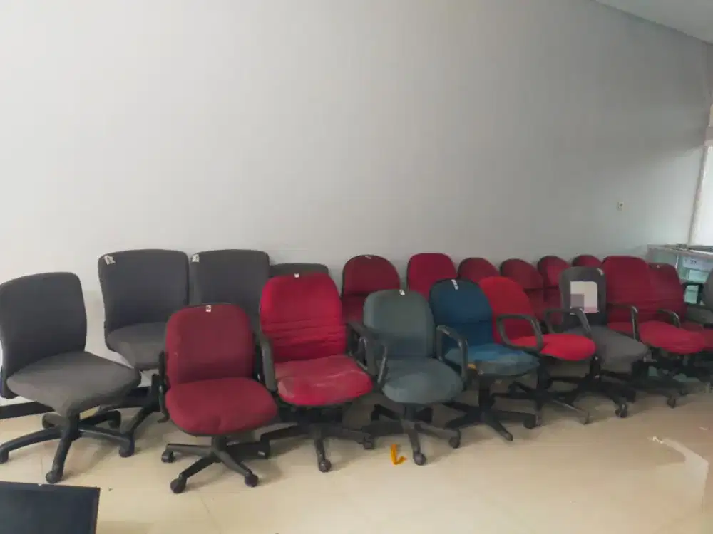 BORONGAN KURSI KANTOR BEKAS APA ADANYA