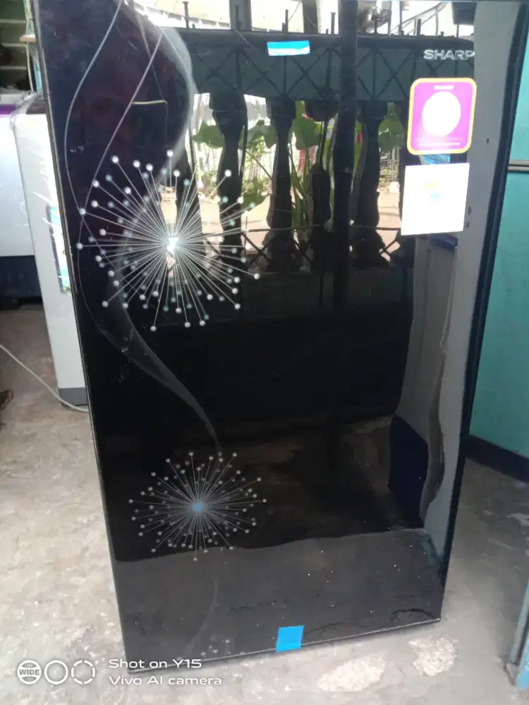 Jual kulkas Sharp masih gres kaya baru