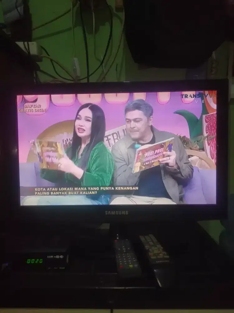 Samsung tv 22 inc + stb