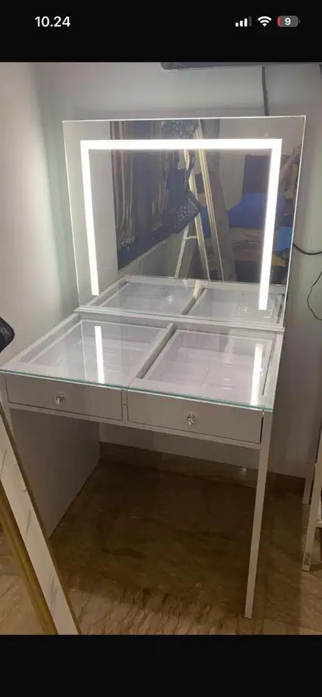 Di jual meja rias plus bangku (informa)