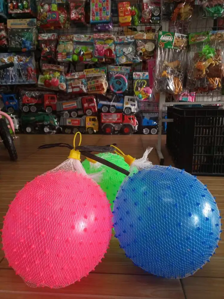 mainan anak bola duri besar