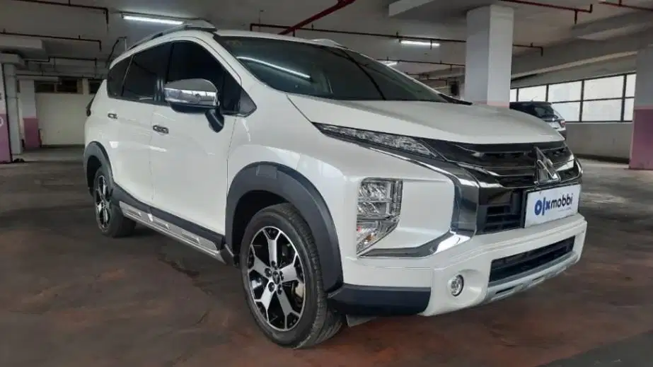 DP Rendah  11JT Mitsubishi Xpander 1.5 Cross Bensin-AT 2020 Putih