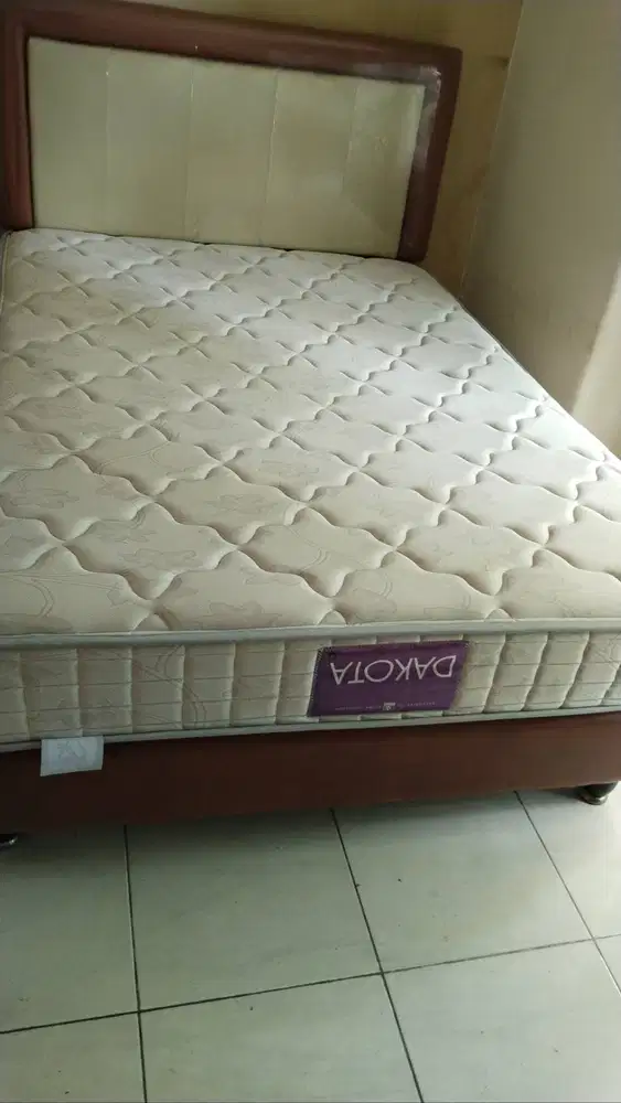 Sprid bed Merk Dacota Ukuran 140