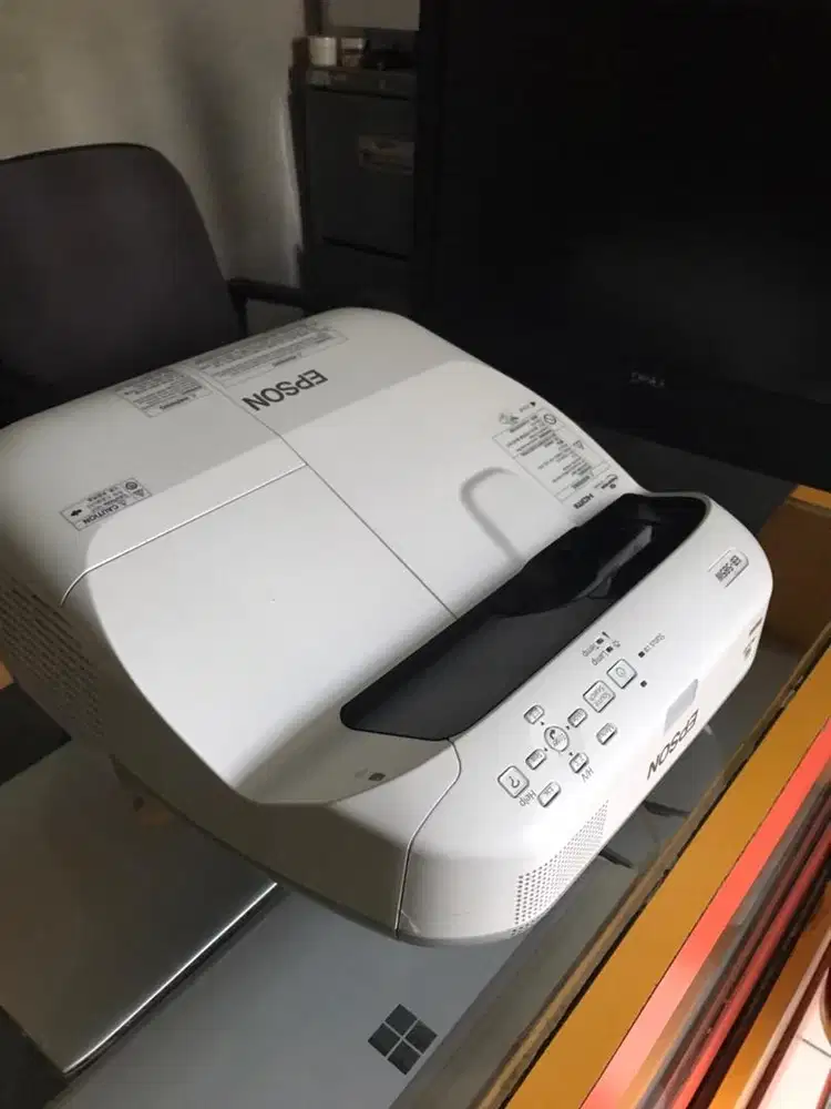 Proyektor Infokus Epson EB585W/HDMI