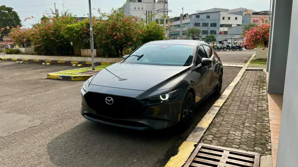 Km7rb mazda 3 hatchback skyactive 2023 pakai 2024 abu sunroof