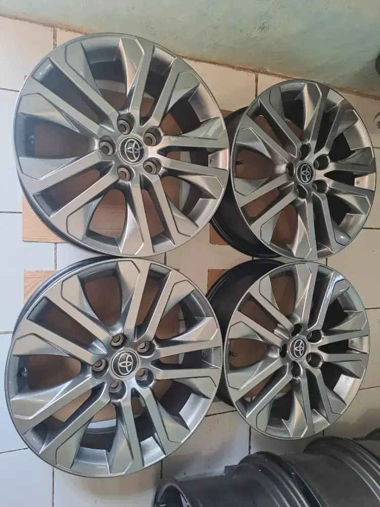 Velg Oem Innova Zenix Q R18 5x114 (Toyota)
