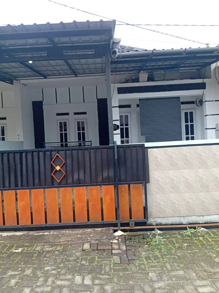 RUMAH DIKONTRAKAN DI PERUMAHAN SELABINTANA