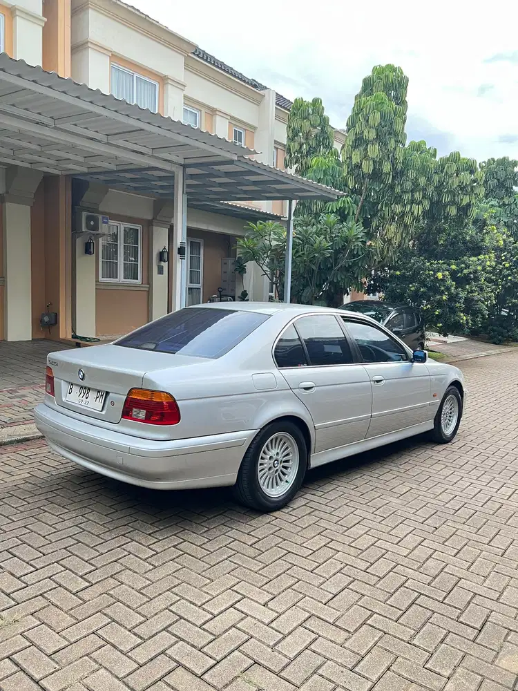 BMW 525i 2001 Bensin