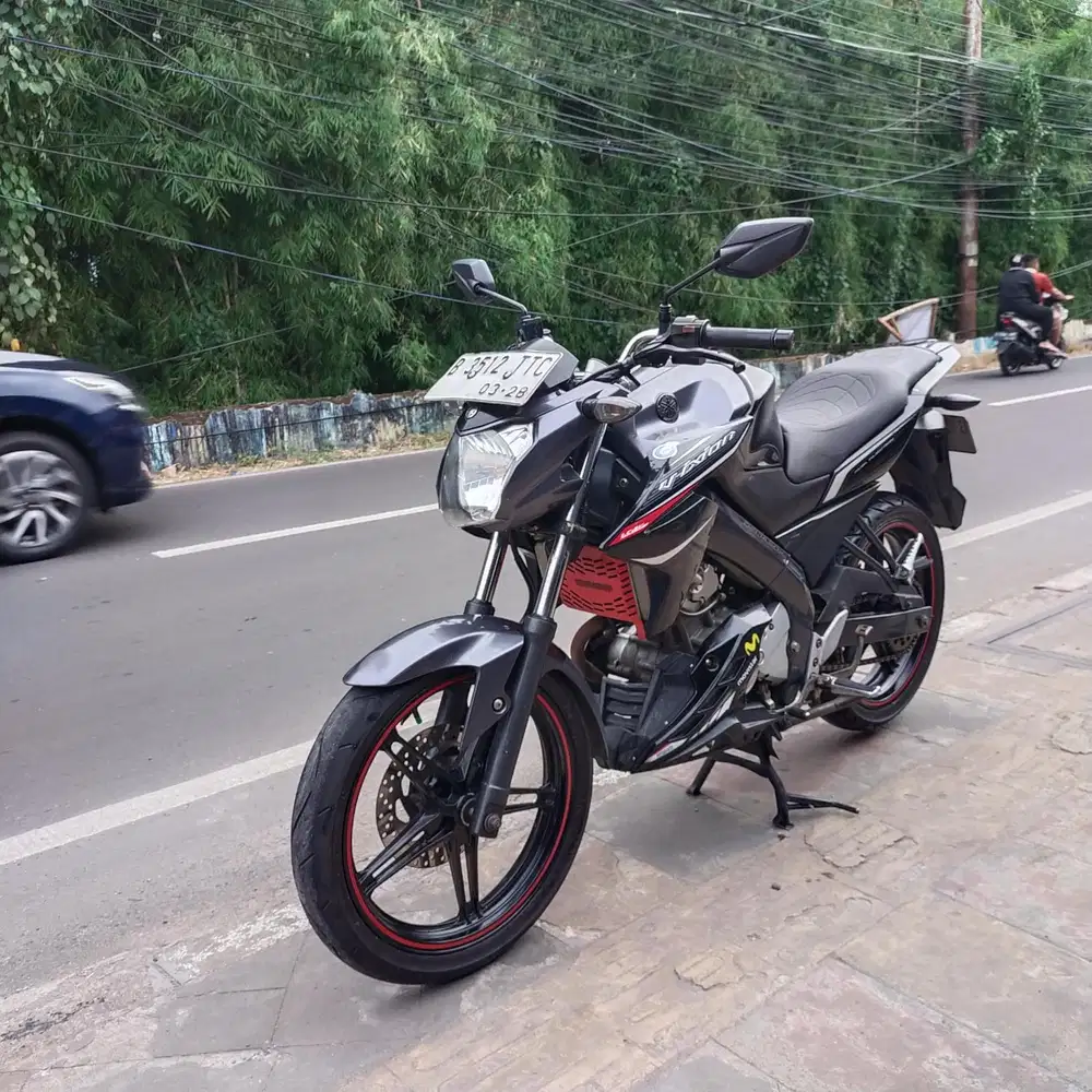 Yamaha Vixion KS 150 2013 Hitam mesin Aluss