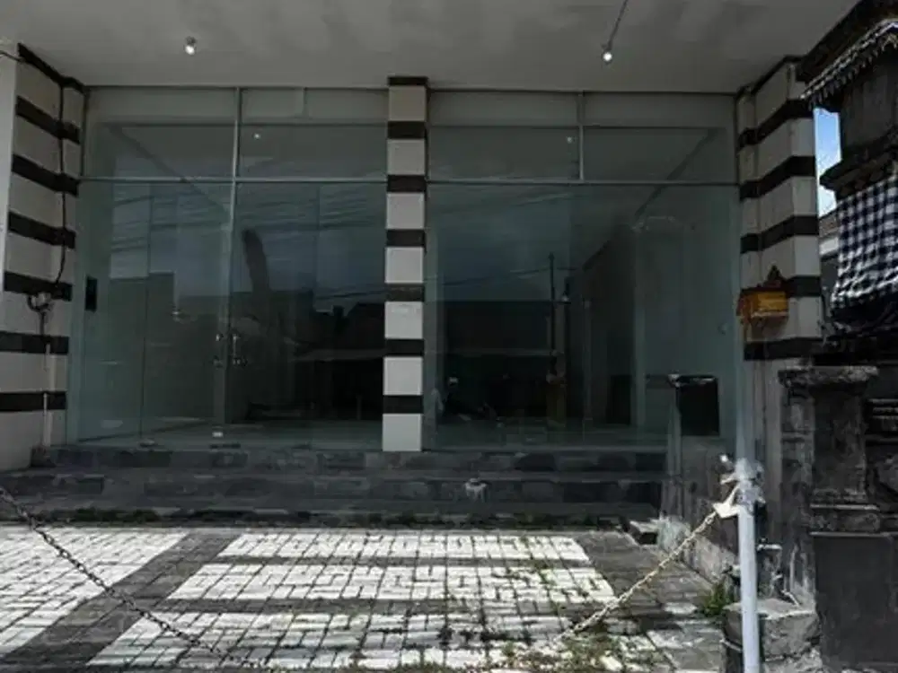 A Commercial Space In One Of Busiest And Most Strategic Corridors For Rent In Kerobokan