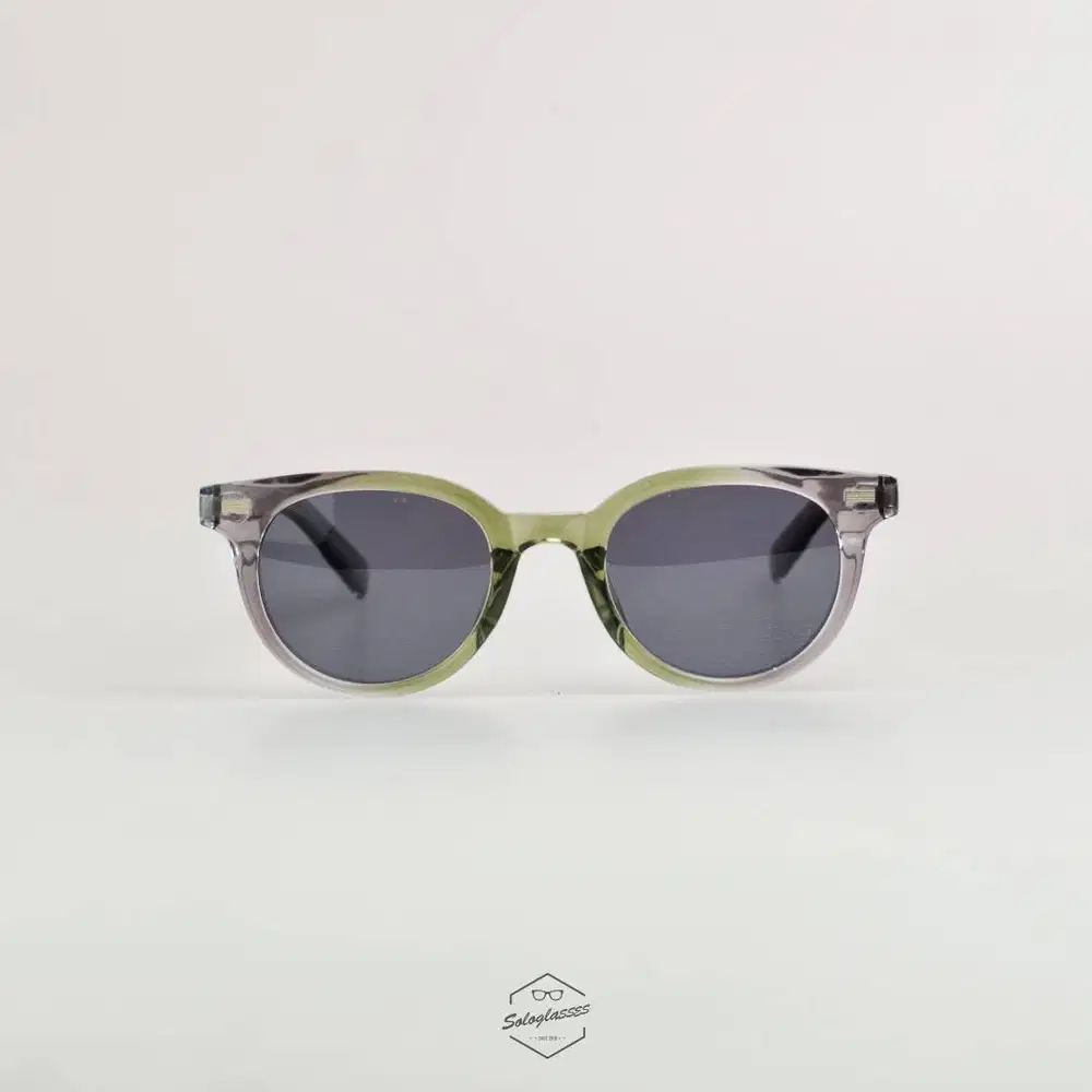 KACAMATA HITAM OVAL KEKINIAN UNTUK HANGOUT BARENG TEMEN - RESWARA 04