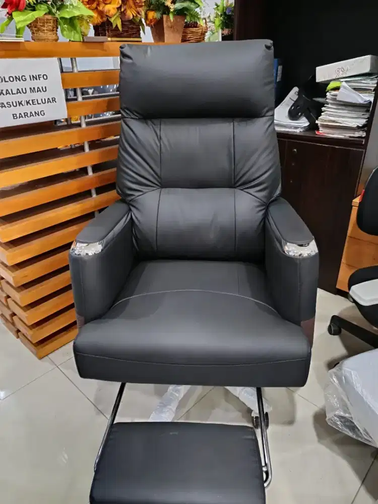 Kursi Direktur Jumbo Premium