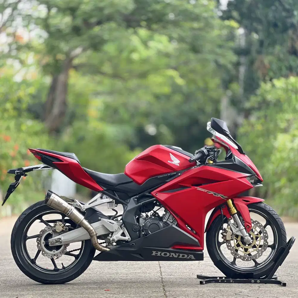HONDA CBR250RR NON ABS MERAH 2018 KM 8K PAJAK PANJANG SIAP NGEBUT