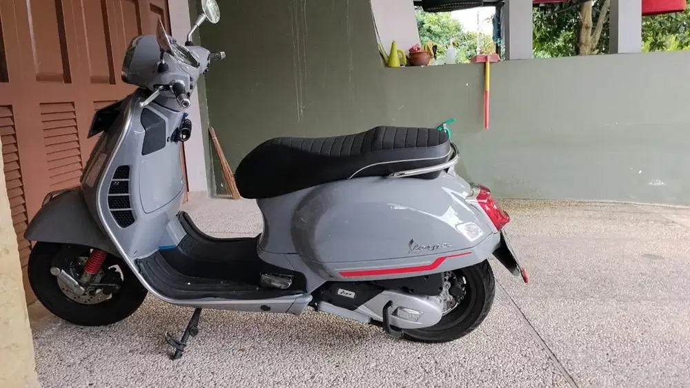 Vespa GTS 2021 mulus KM 5000, Abu-Abu tangan pertama