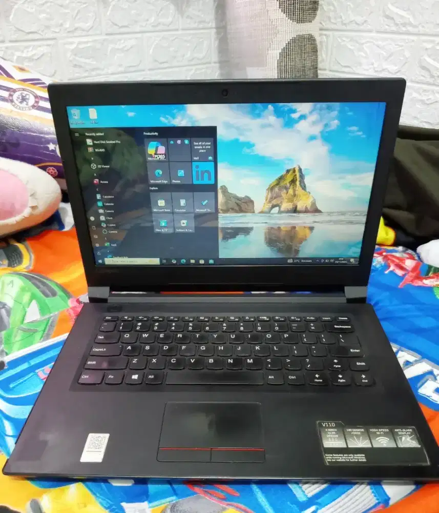Laptop Lenovo v110. Ram 8gb/SSD .Normal.body slim
