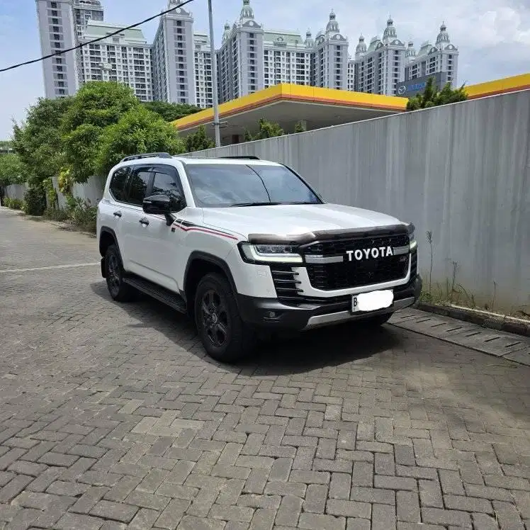 2024 Toyota Land Cruiser 300 GR Sport ATPM KM 14000
