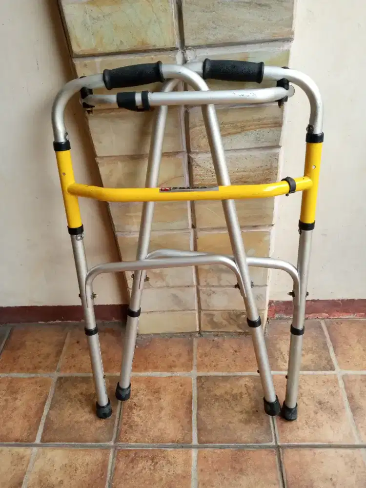 ALAT BANTU JALAN (DEWASA)