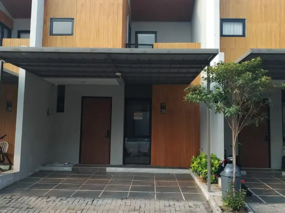 Disewakan Rumah 2 Lantai, Full Furnished, Siap Huni, 3 Kamar Tidur, Dekat Mall, Akses Langsung Tol Tambun Bebas Banjir, Keamanan 24 Jam, Grand Wisata