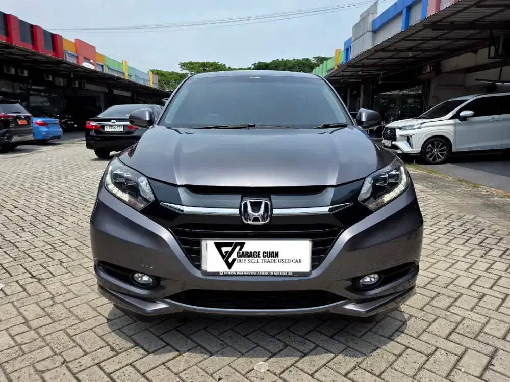 Honda HRV 1.8 CVT Prestige Abu-abu metalik TV Floating NIK 2018
