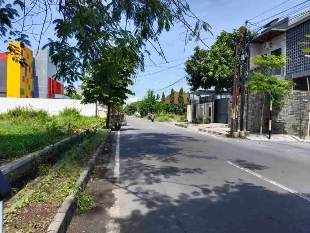 Rumah+Kolam renang 5Kt, 6Km, jl Kahuripan, Sumber, Banjarsari,Solo