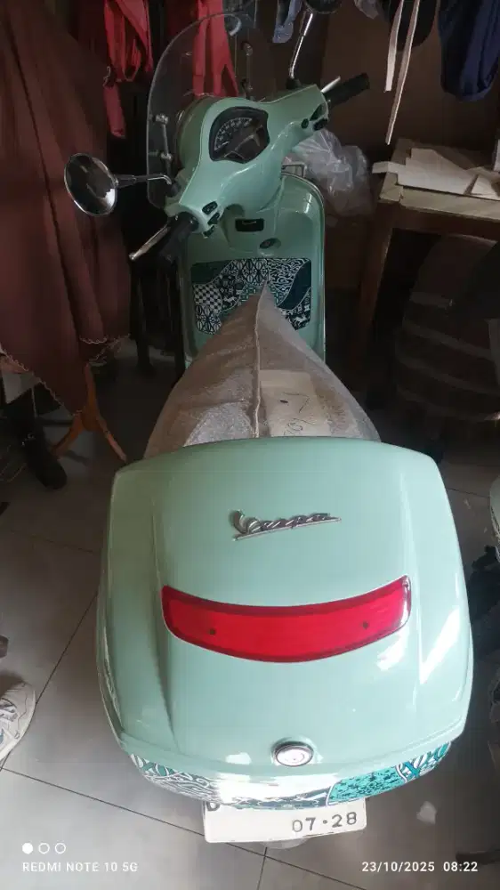Vespa BATIK LX125 2023 LIMITED EDITION