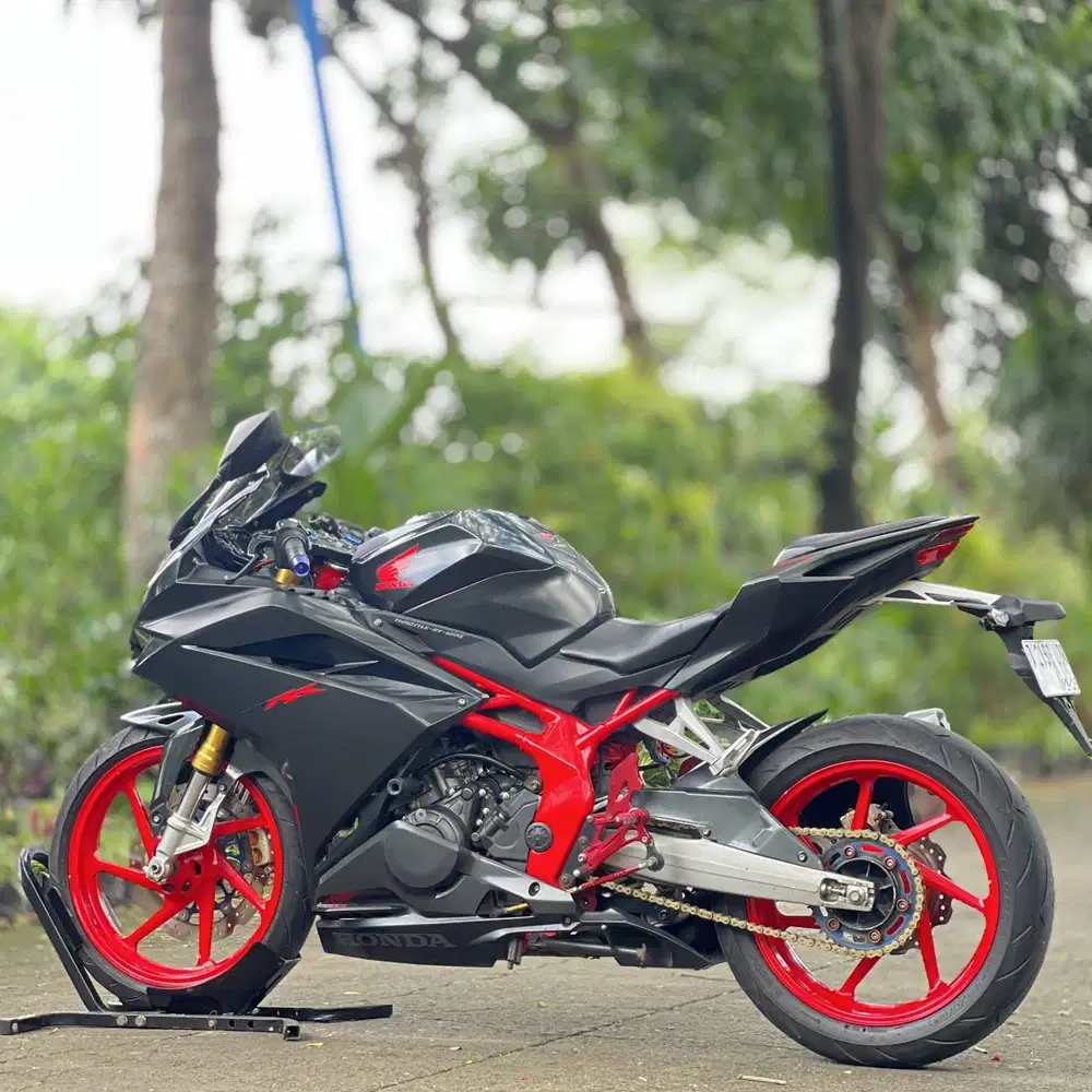 HONDA CBR250RR NON ABS BLACK 2018 KM 8K PAJAK SIAP GAS